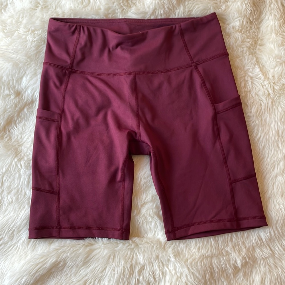 Maroon bike shorts with pockets